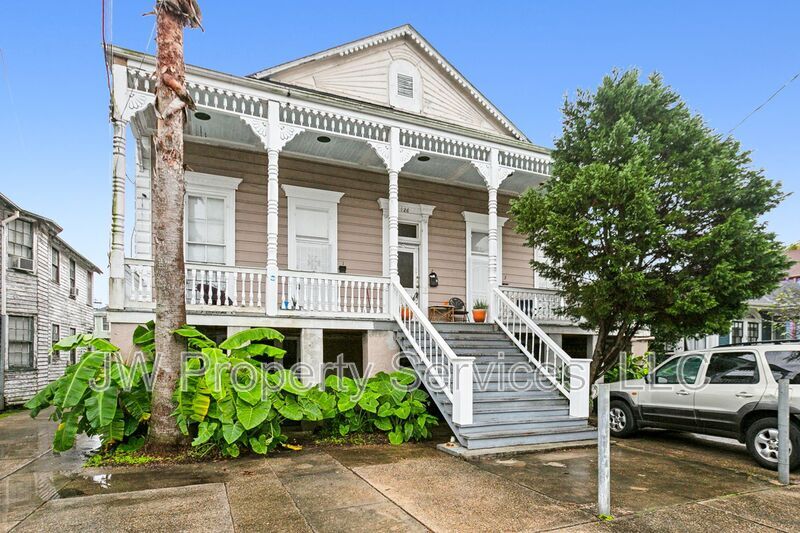 126 S Hennessey St in New Orleans, LA - Building Photo