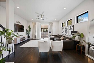 4235 Allen St in Houston, TX - Building Photo - Building Photo