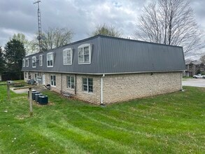 701-709 Etzler Dr in Salem, IN - Foto de edificio - Building Photo
