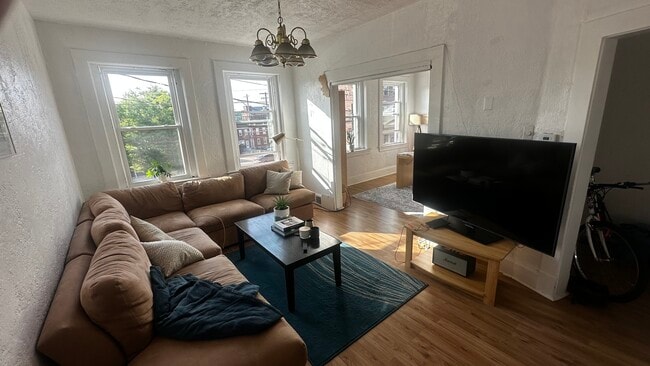 4010 Butler St, Unit 2, Unit 2