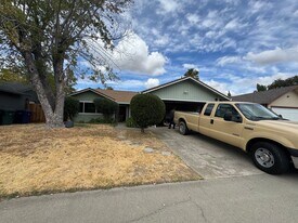 8629 Mellowoods Way in Sacramento, CA - Building Photo