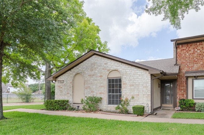 property at 11776 S Kirkwood Rd