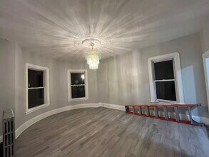 87 Devon St, Unit 2 in Boston, MA - Foto de edificio - Building Photo