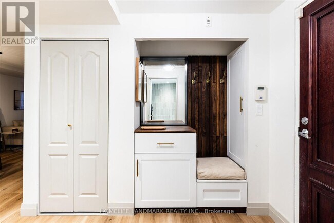 9-209 Greenbriar Rd in Toronto, ON - Building Photo - Building Photo