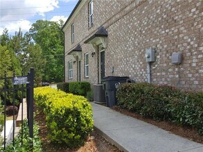 805 Pleasant Hill Rd in Lilburn, GA - Building Photo - Building Photo