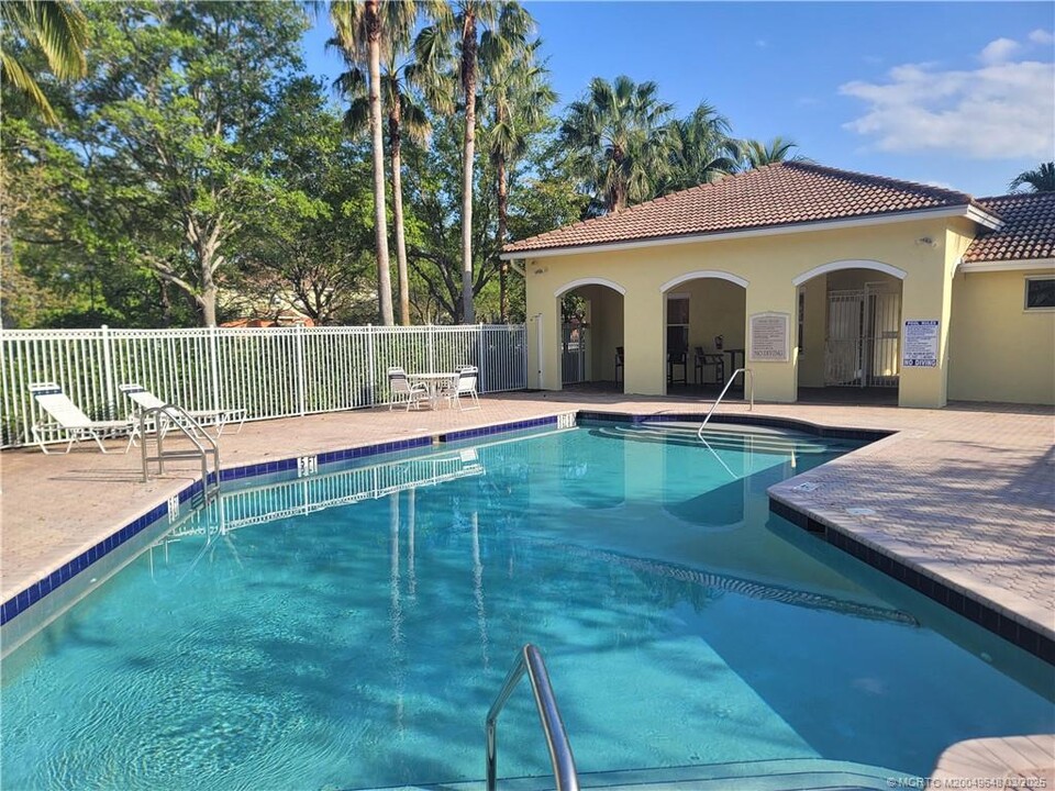 59 SE Palermo in Stuart, FL - Building Photo