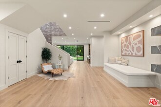 11748 La Maida St in Los Angeles, CA - Building Photo - Building Photo