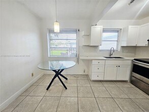 2840 Taylor St in Hollywood, FL - Building Photo - Building Photo