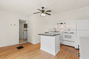 200 Main St in Freeport, ME - Building Photo