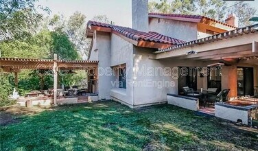 8431 Weirick Rd in Corona, CA - Foto de edificio - Building Photo