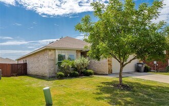 2029 Shady Glen Trail in Princeton, TX - Building Photo