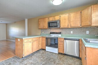 2305 S Greenwood Dr in Johnson City, TN - Building Photo - Building Photo