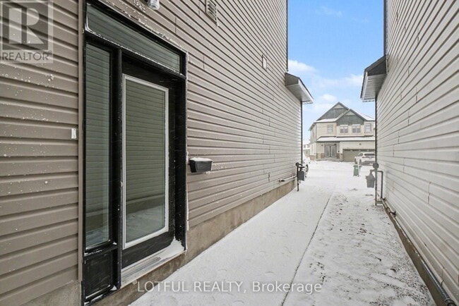 540 Tahoe Hts in Ottawa, ON - Building Photo - Building Photo
