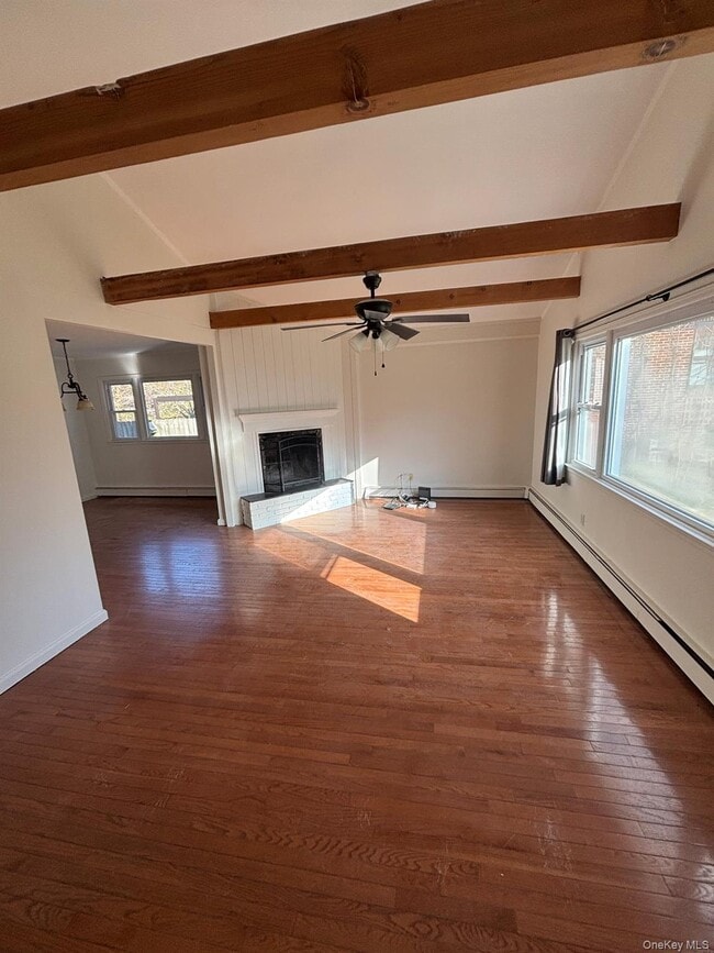 21 Chateau Dr in Oakdale, NY - Building Photo - Building Photo