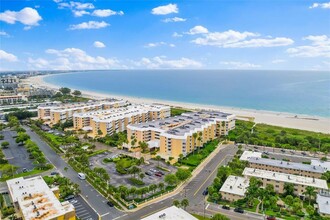 6650 Sunset Way, Unit 112 in St Pete Beach, FL - Foto de edificio - Building Photo