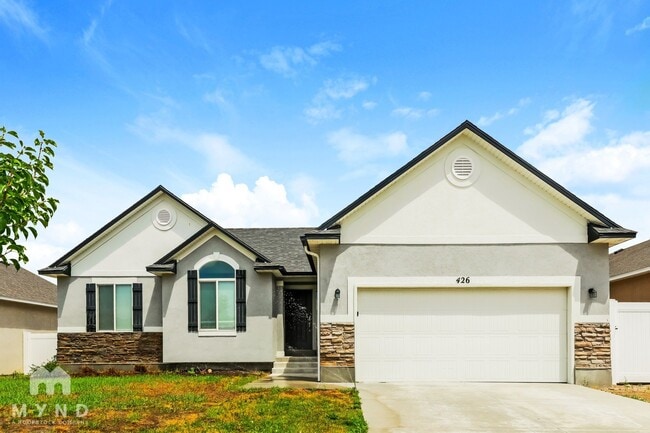 426 Diamant Ln