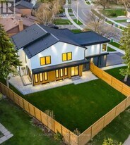 2893 Folkway Dr in Mississauga, ON - Building Photo