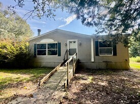 4113 Dixon Ln SE in Summit, MS - Building Photo