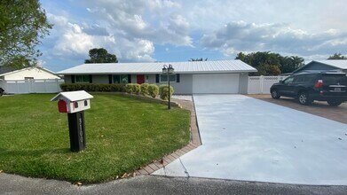 3100 Indian Trail in Atlantis, FL - Building Photo - Building Photo
