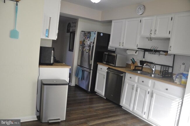 6022 Basingstoke Ct in Centreville, VA - Building Photo - Building Photo