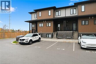 6591 Montrose Rd in Niagara Falls, ON - Building Photo - Building Photo