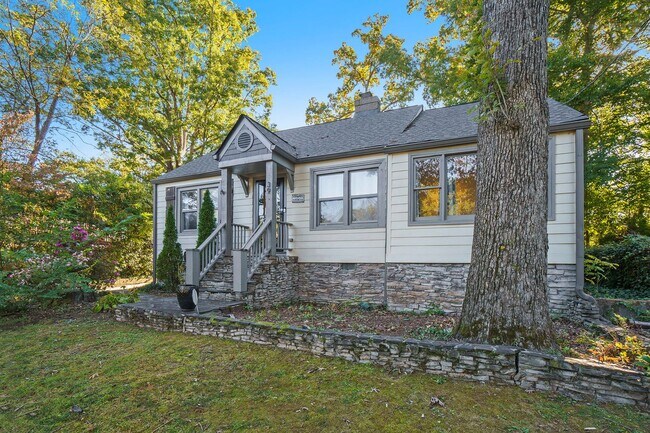 property at 39 Lakeview Dr NE