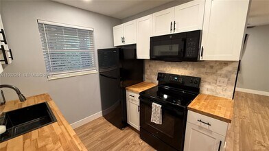 1035 SW 30th St in Fort Lauderdale, FL - Building Photo - Building Photo