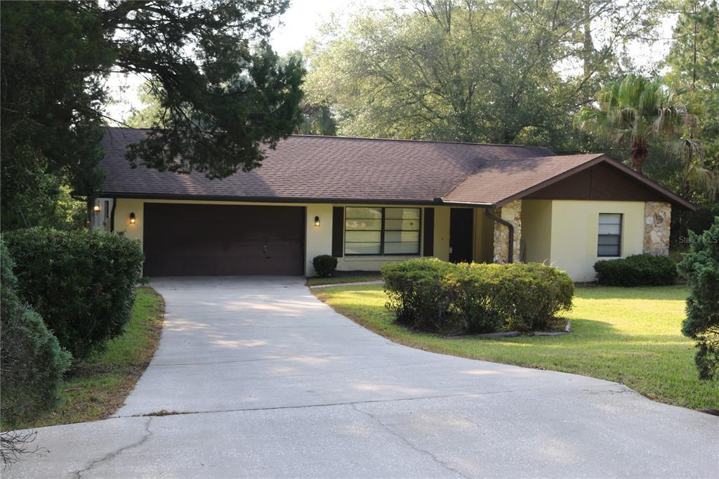 8593 SW 197th Court Rd in Dunnellon, FL - Foto de edificio