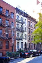 348 E 51st St in New York, NY - Foto de edificio - Building Photo