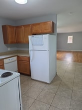 40 Whitewood Rd in Waterbury, CT - Building Photo - Building Photo