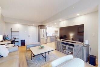 932 Broadway in Chelsea, MA - Building Photo - Building Photo