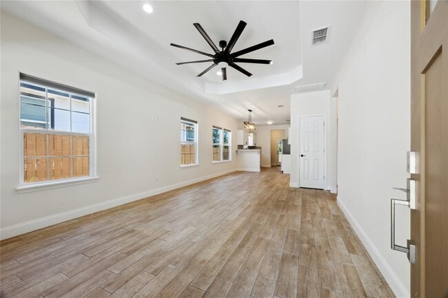 property at 810 E Navarro St