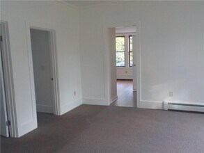 1014 Park Ave in Woonsocket, RI - Foto de edificio - Building Photo