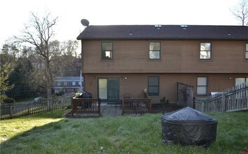 9252 Highland Rd in Pittsburgh, PA - Building Photo - Building Photo