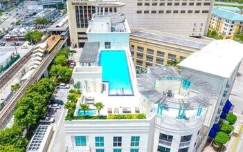 7275 SW 90th St, Unit C309 in Miami, FL - Building Photo - Building Photo