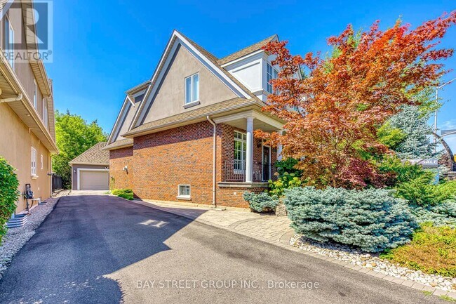 2273 Woodfield Rd in Oakville, ON - Building Photo - Building Photo