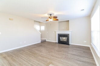 7019 Indian Ridge Ln in Charlotte, NC - Foto de edificio - Building Photo