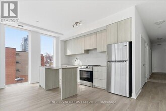 2088 James St in Burlington, ON - Building Photo - Building Photo