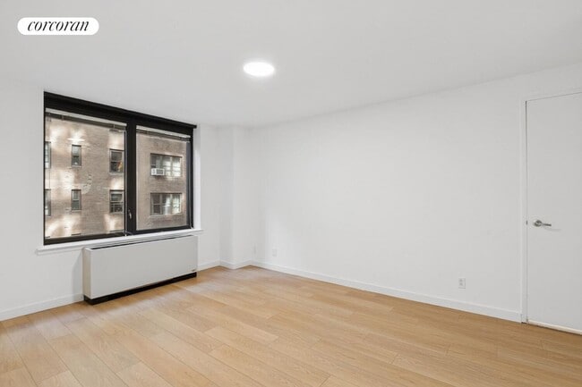 150 E 57th St in New York, NY - Foto de edificio - Building Photo