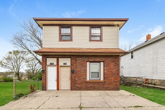 property at 1530 1/2 W High St