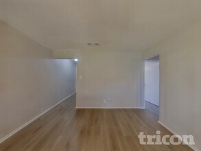 729 Hallvale Dr in White Settlement, TX - Foto de edificio - Building Photo