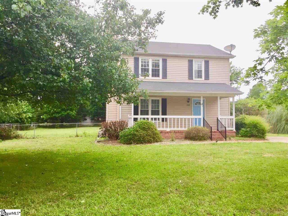 305 Laurel Tree Ln in Simpsonville, SC - Building Photo