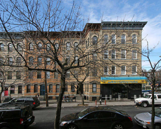443 Bleecker St in Brooklyn, NY - Foto de edificio - Building Photo