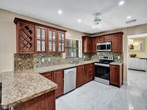 9610 Dunhill Dr in Miramar, FL - Building Photo - Building Photo