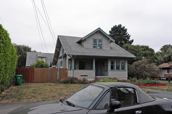 3729 SE Cora St in Portland, OR - Foto de edificio - Building Photo