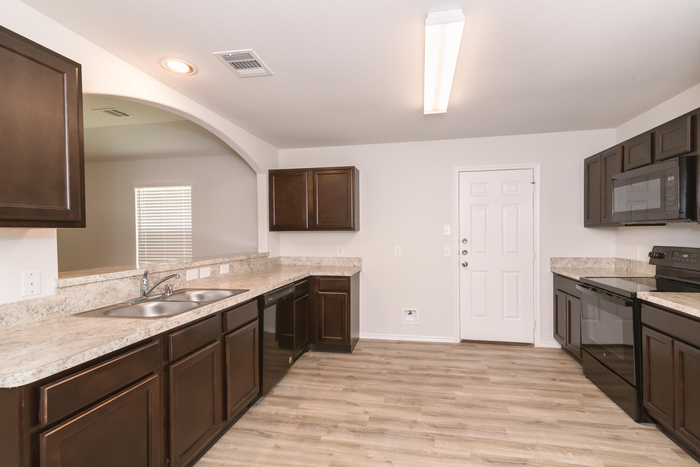 8702 J C Oaks Cir in Houston, TX - Building Photo