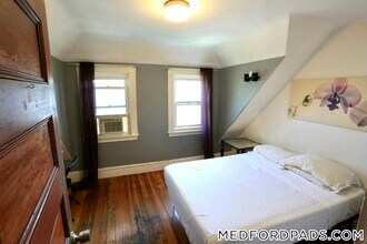 124 Forest St, Unit 3 in Medford, MA - Foto de edificio - Building Photo