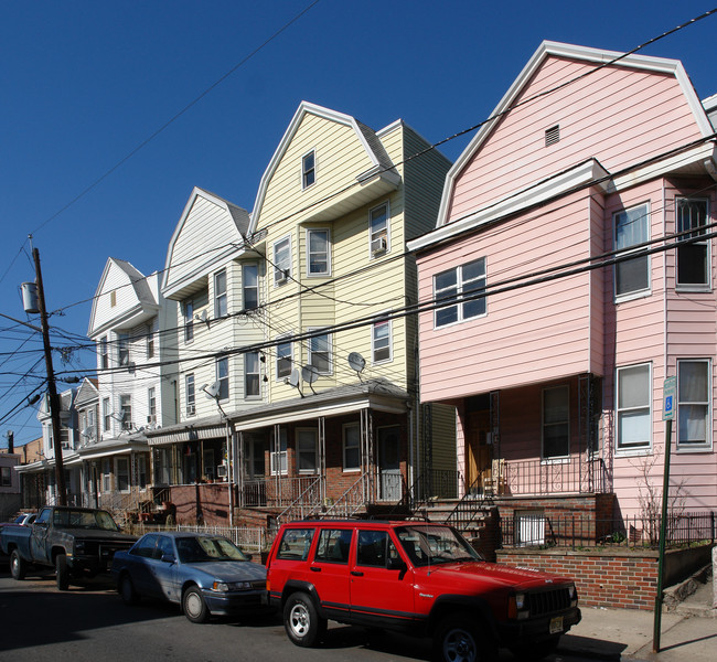 123 W 19th St in Bayonne, NJ - Building Photo - Building Photo