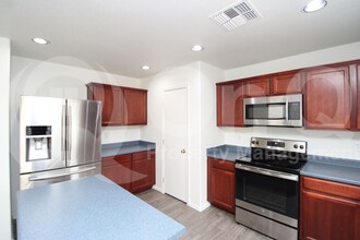 6411 W Branham Ln in Phoenix, AZ - Building Photo - Building Photo