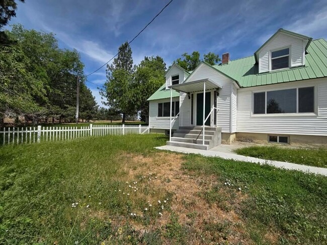 property at 81 N Lk Ave